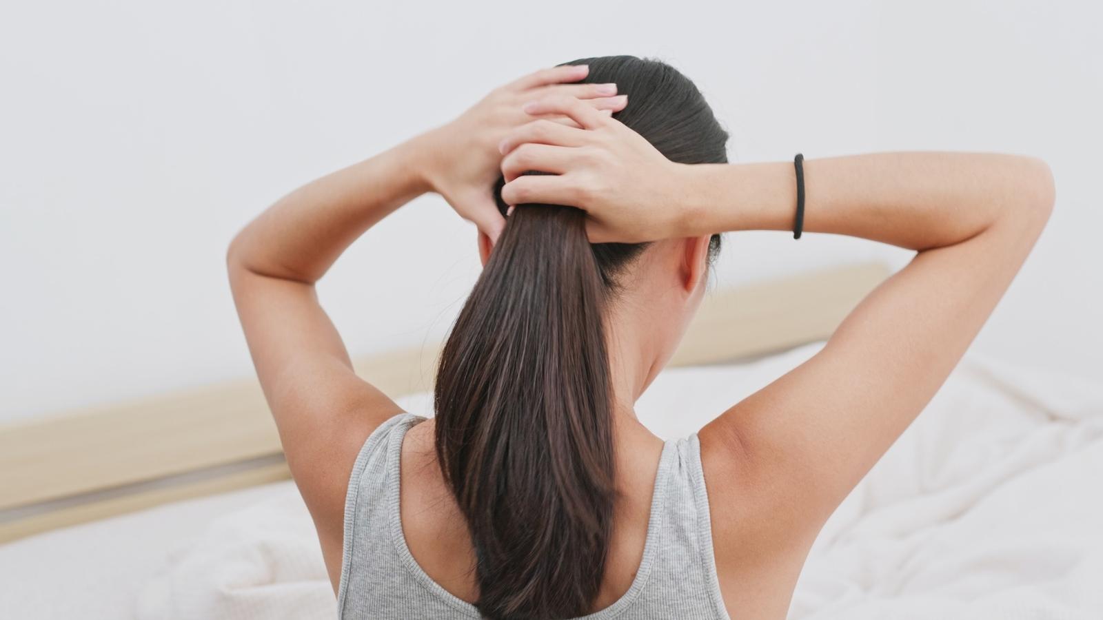 GREASY HAIR: WHAT CAUSES IT AND HOW TO PREVENT IT